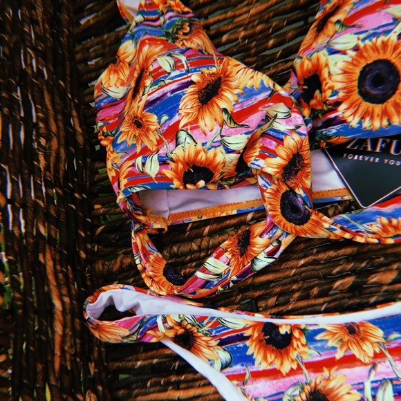 Colorful Daisy Bikini - Picture 2 of 3